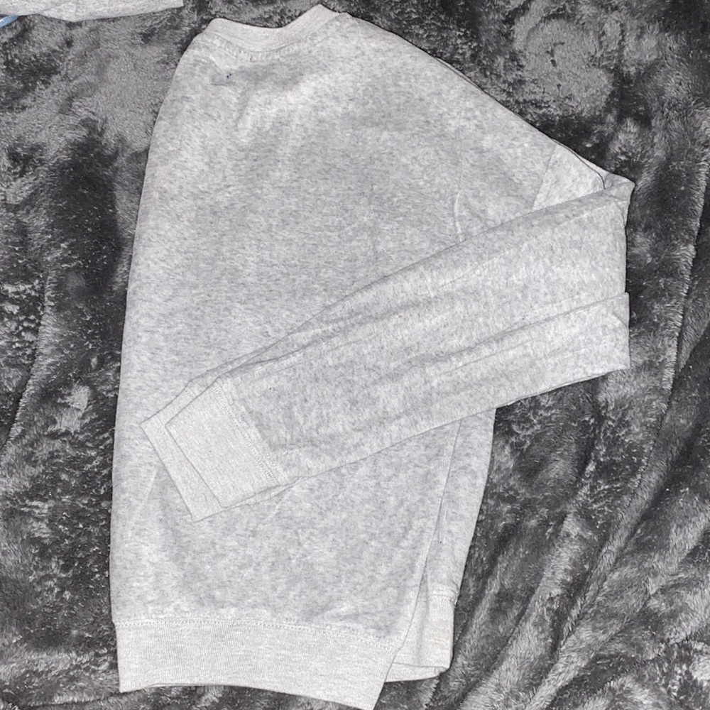 Long sleeve grey shirt